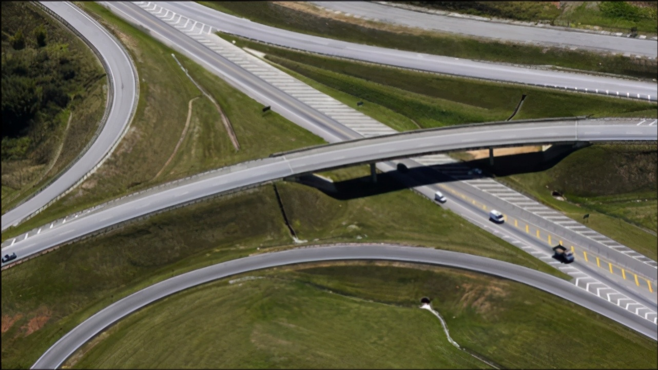 路程同样都是100里国道和高速哪个更省油答案你可能不知道