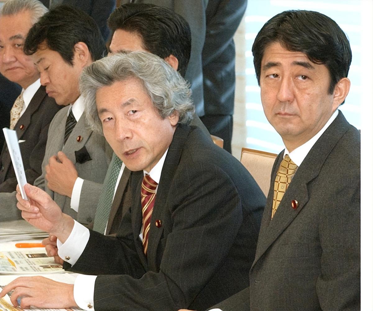 小泉纯一郎也来自一个政治世家,祖父是一名众议员,父亲是日本前防卫