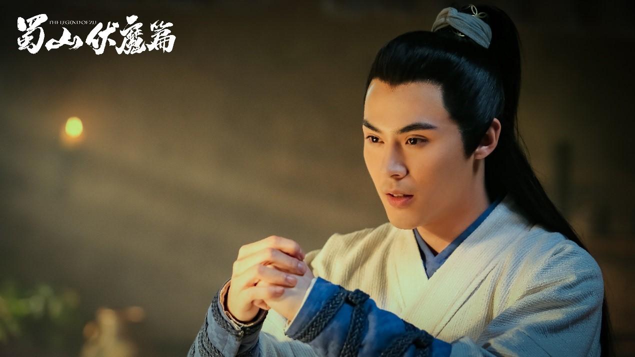 花美男陈奕率一众仙门少年勇登蜀山