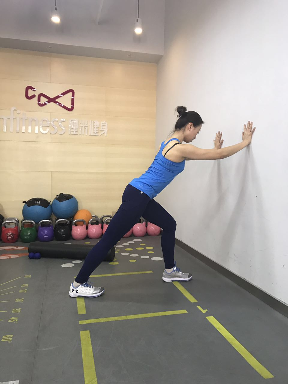 比深蹲的更好的翘臀动作女生该如何正确硬拉