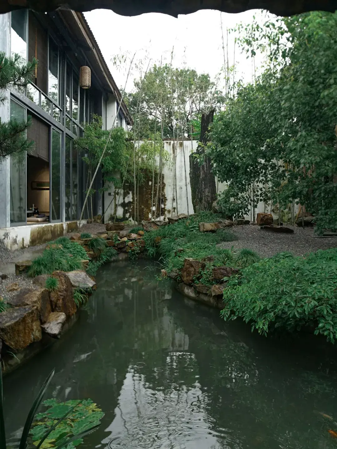 他徒手造700㎡中式院子带妻儿搬入老祖宗的生活方式最养人