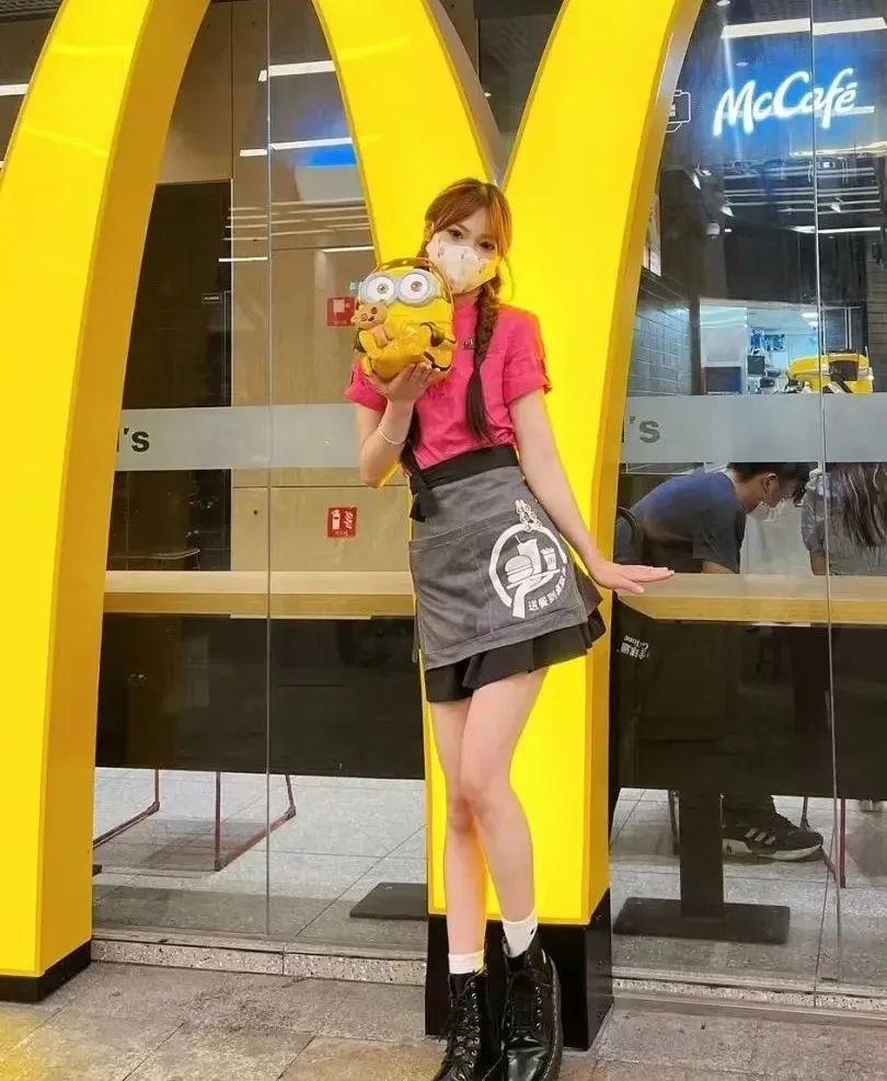 麦当劳如何对抗疯狂星期四,黑丝粉衣小姐姐 - 知乎