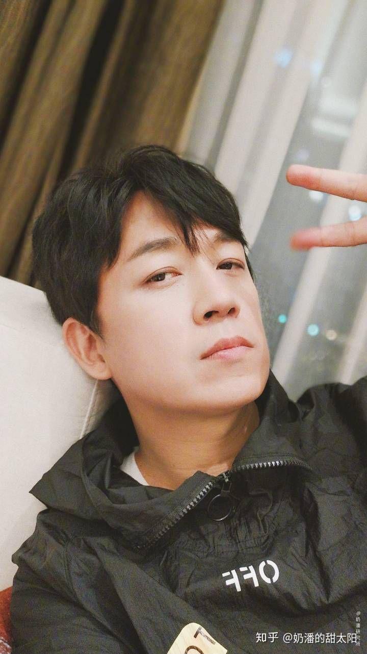 如何客观评价潘粤明的长相?