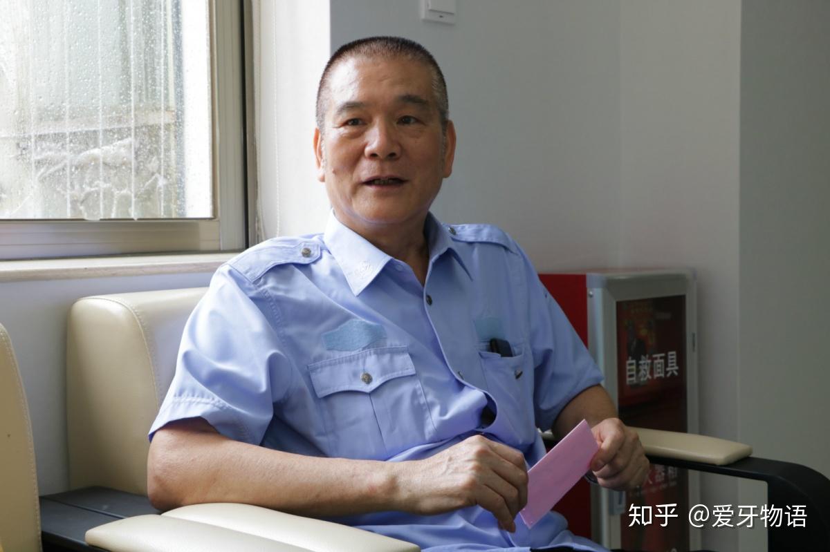 身体健壮,声音洪亮,浑身透着凛然正气的吴叔叔为牙齿烦恼已久.