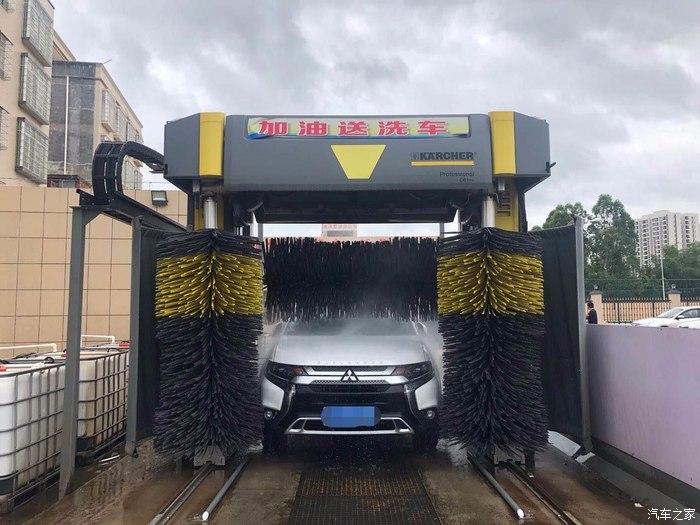 体验机器洗车欧蓝德差不多一个月没有洗车了