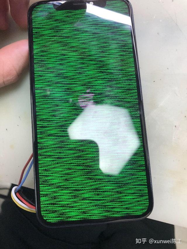 iphonex玩游戏突然黑屏自动重启马赛克花屏苹果的又一通病