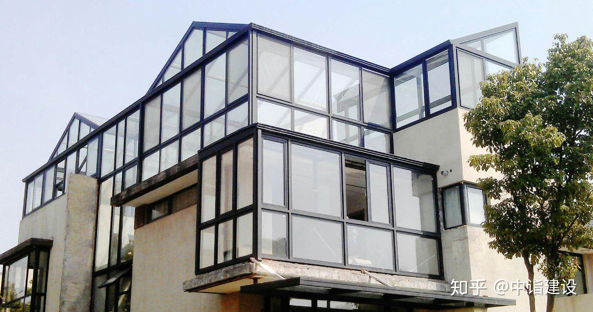 切记无论玻璃是单层还是双层,一定要钢化.