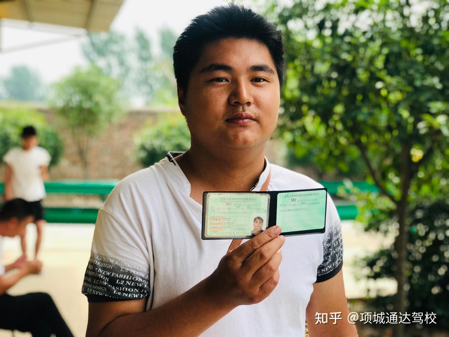 别等大一寒假他带着外省的坏习惯开车回来
