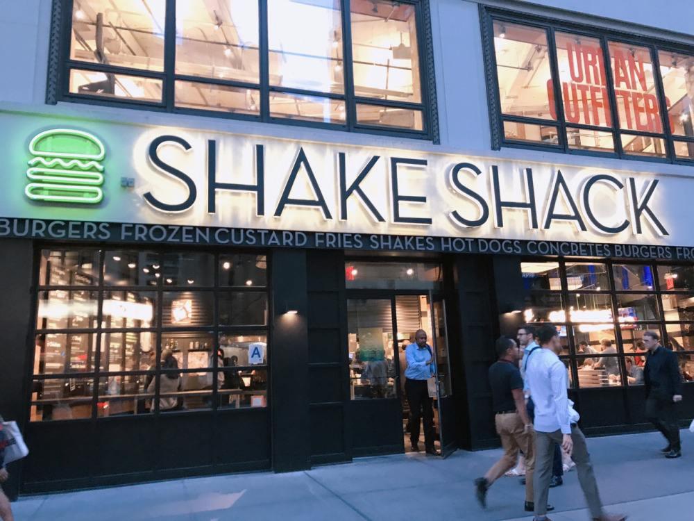 从路边摊到年入10亿这个国外品牌shakeshack汉堡做对了什么