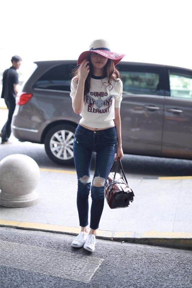 45岁林志玲不得了,穿紧身牛仔裤小秀腰臀比,这身材真实存在吗?