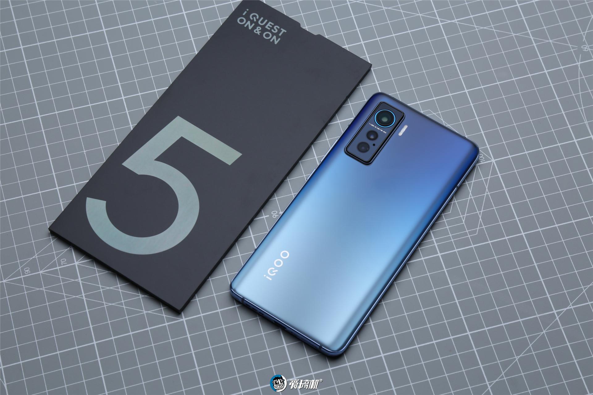 iqoo5图赏向四边等宽努力