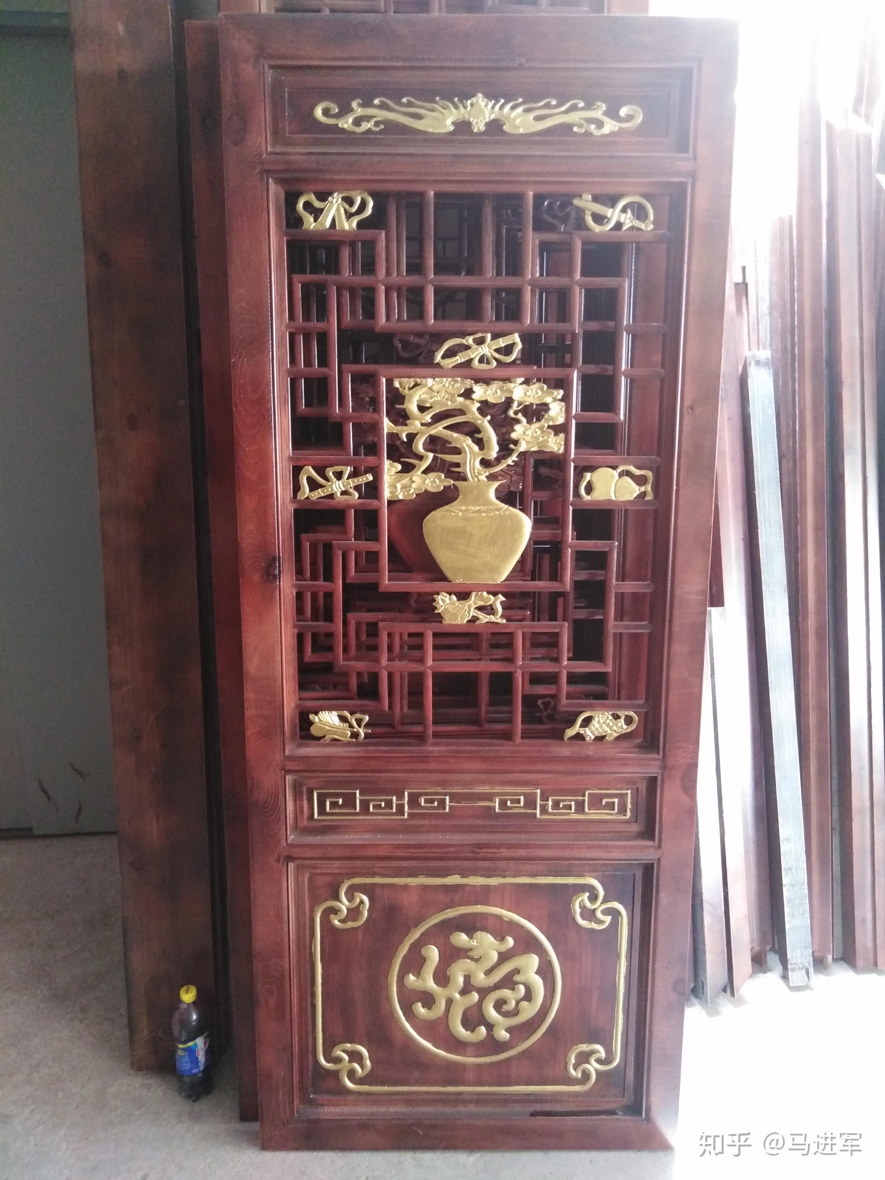 常规木门上漆之后描金的一些变化