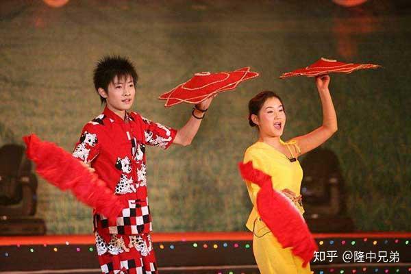 特色演艺圈节目：东北特色二人转表演 - 知乎