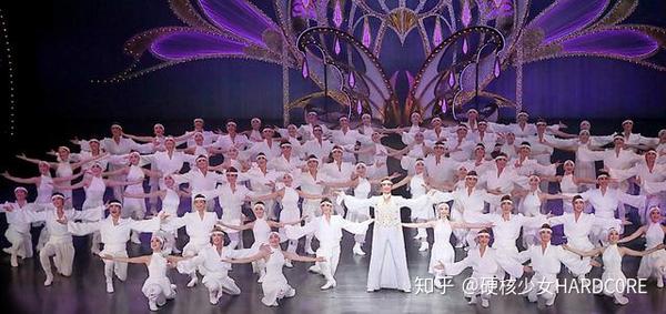 宝冢歌剧团|400位未婚少女的修罗场,一掷十年的高燃热血之战 - 知乎