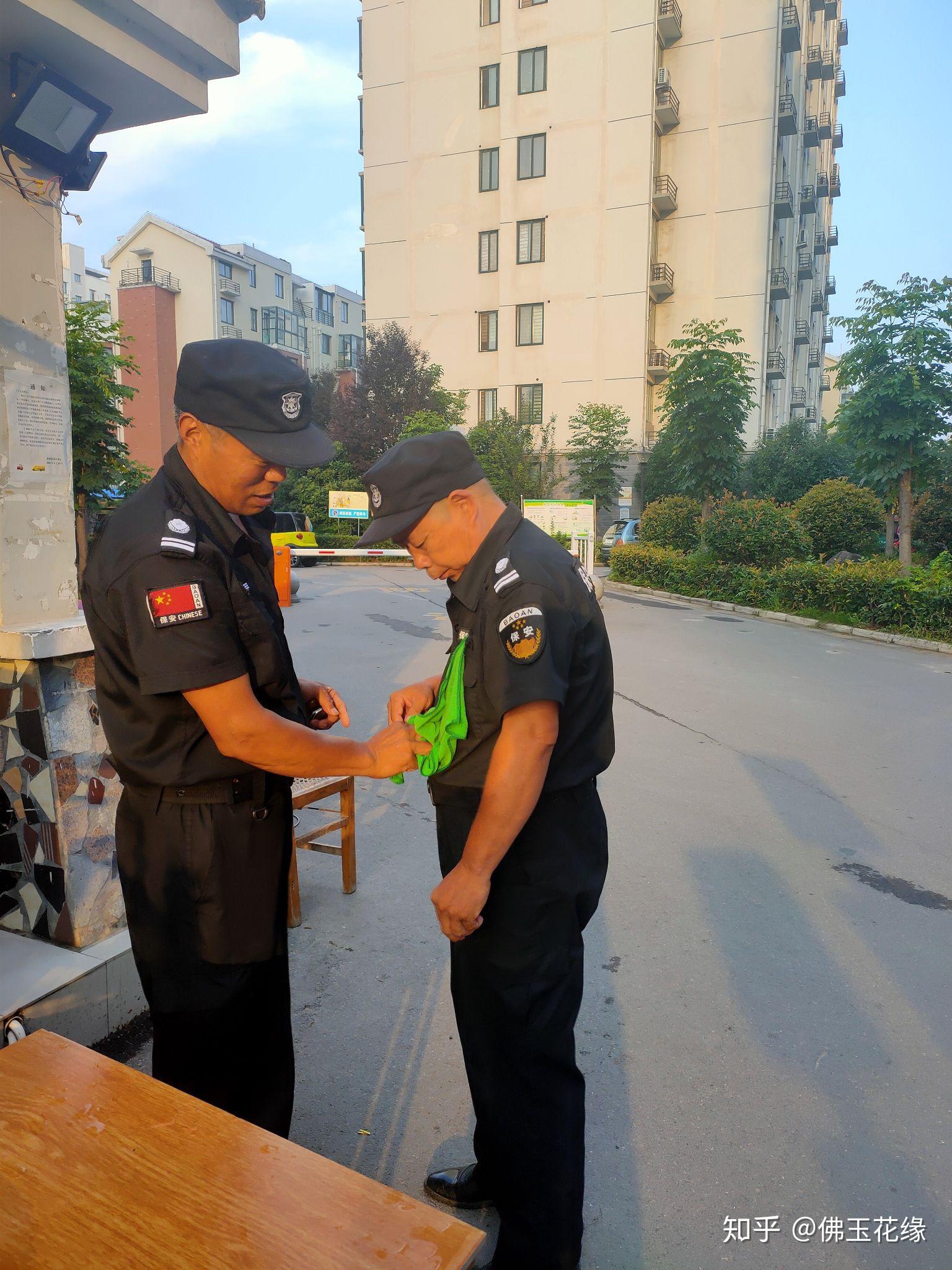 漯河市临颍县颍郡尚城小区里保安兄弟情