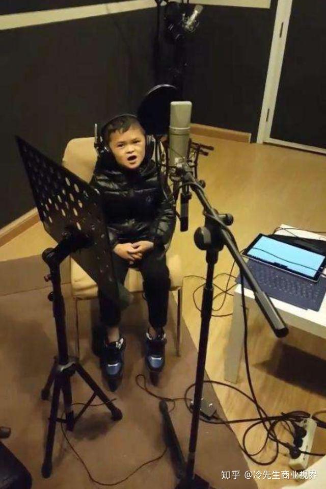 长相酷似马云走红后美女保姆接送被圈养的小马总如今怎样了