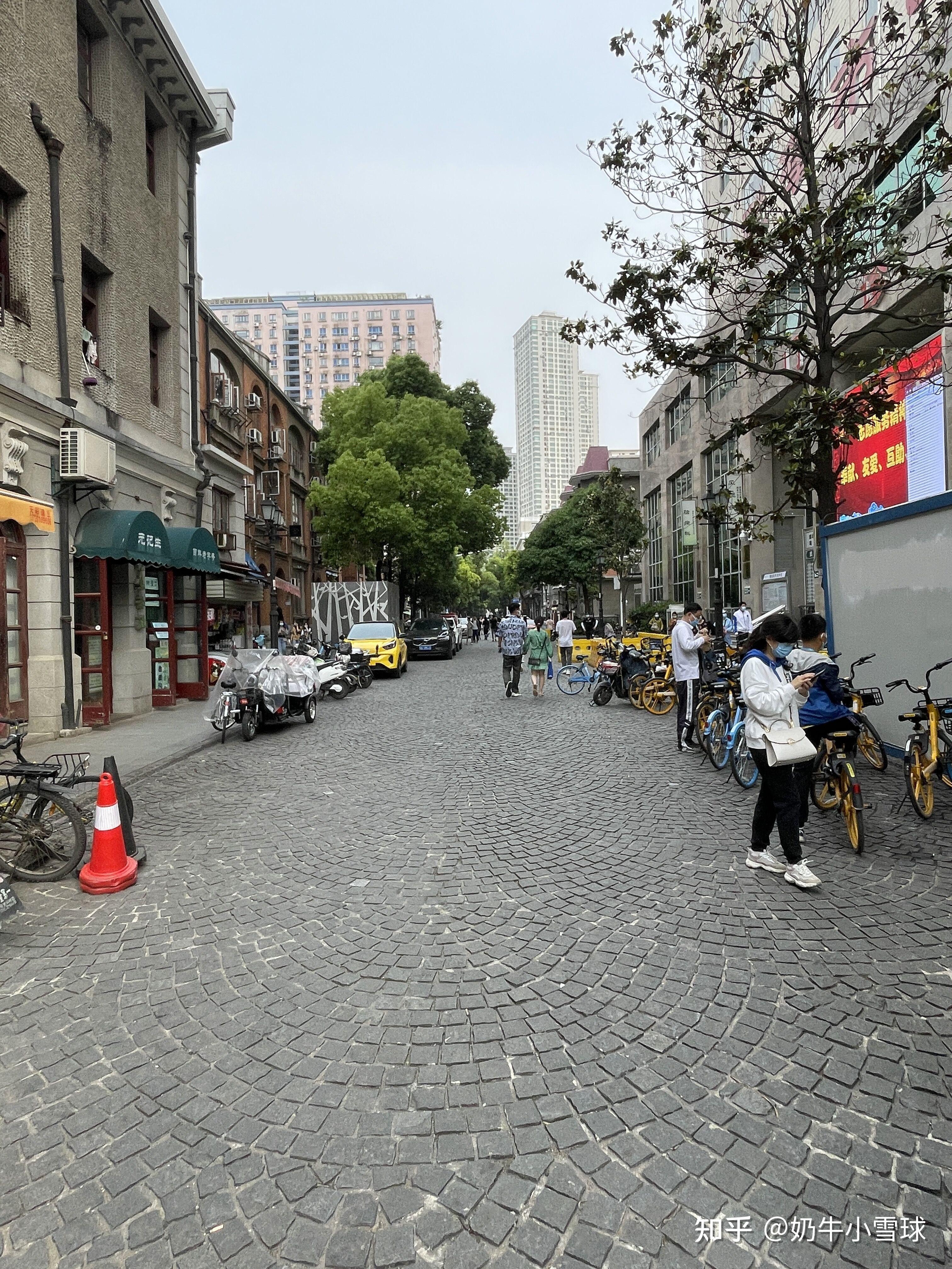 黎黄陂路处于汉口最繁华的市区中心,有便捷的交通工具可以直达.