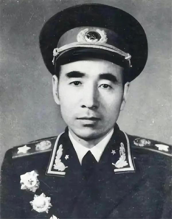 1943年,薛明揭发叶群,林彪大怒:我在前线流血,后方搞我的老婆 - 知乎