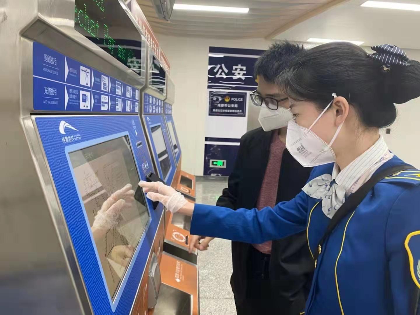 从1号到18号成都地铁这位值班站长在车站画了个圈