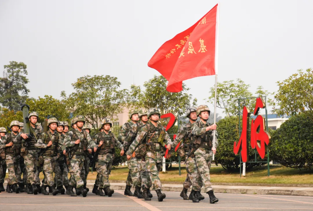 西部战区特有精神之两不怕精神