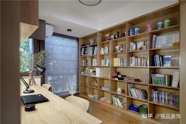 如果家里有个小公主的话,这样一套充满粉色梦幻气息的卧室和书房是必