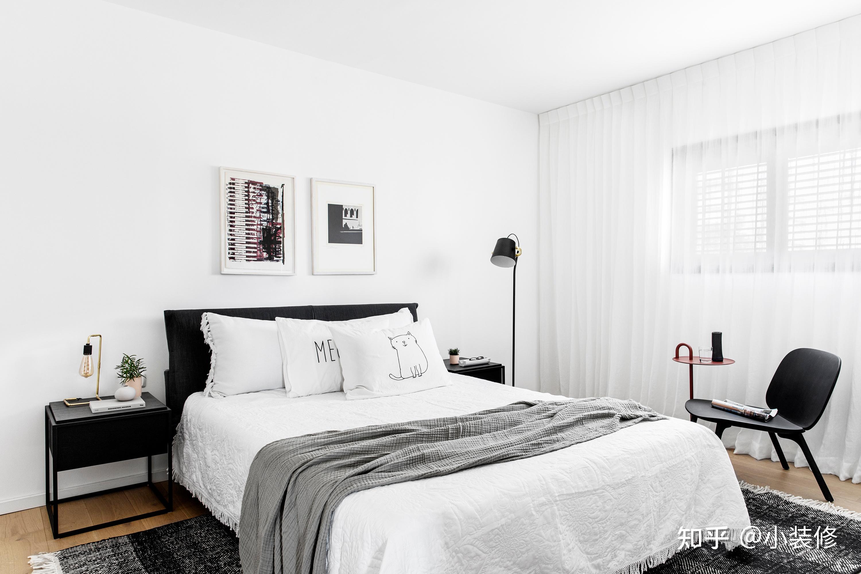 主卧空间的设计,以白墙 白色天花板为主,纯白色的空间更有治愈感,加上