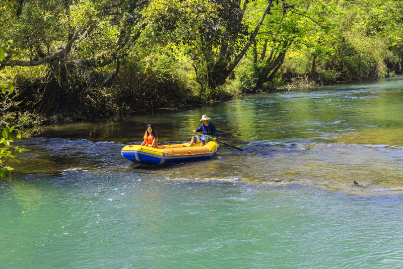 多彩云南罗平多依河漂流行去领略浓郁醉人的布依族风情
