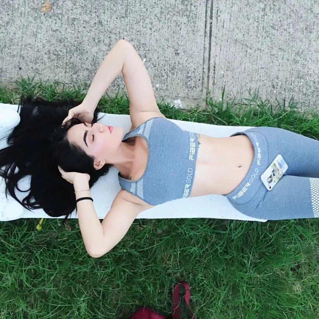 正好印证了那句话"你不试试看""怎么知道自己有多美"mary的身材可能