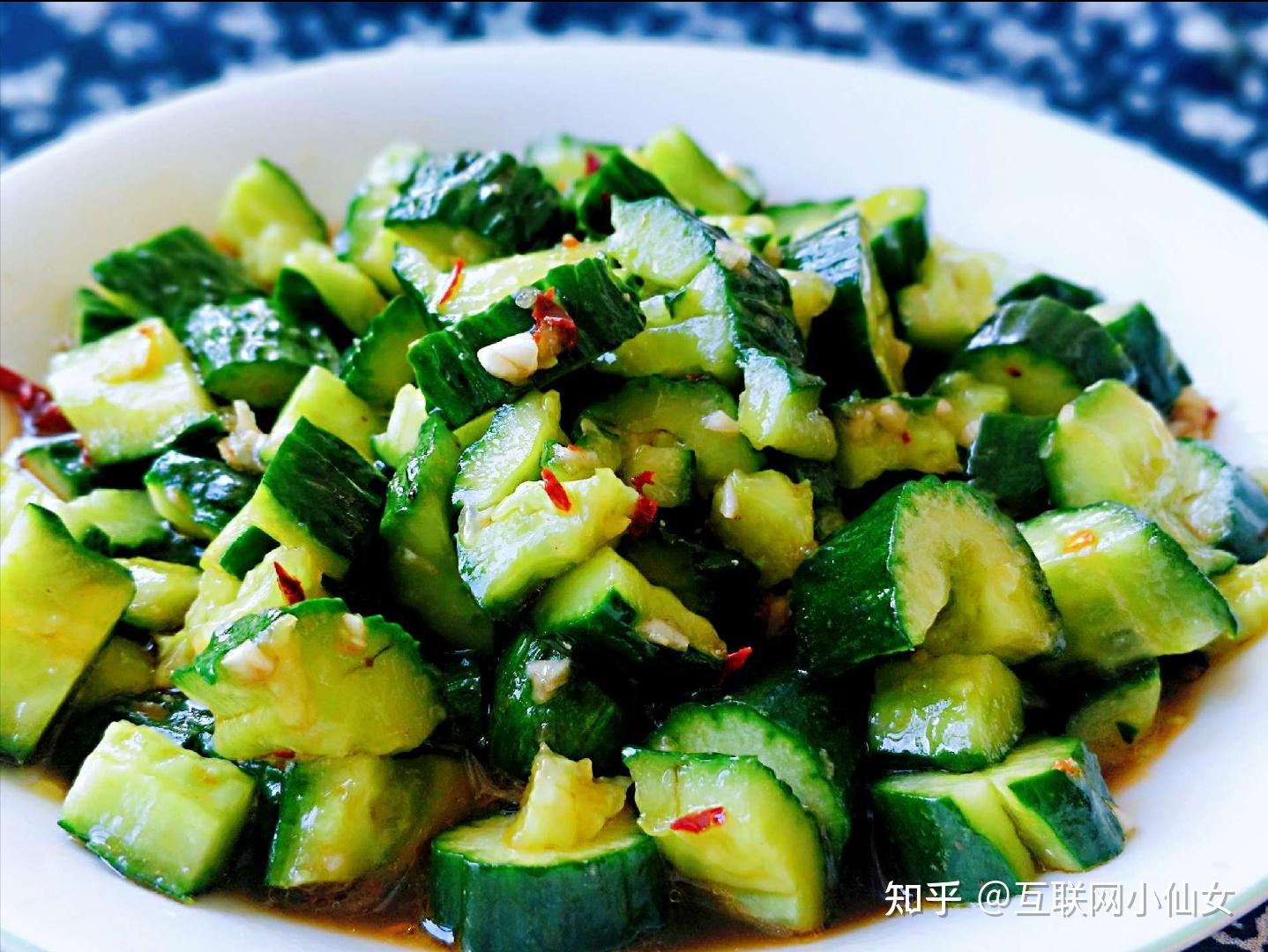 凉拌黄瓜这道菜,也是我们山东人最爱的下酒菜之一,不过现在很多人,做