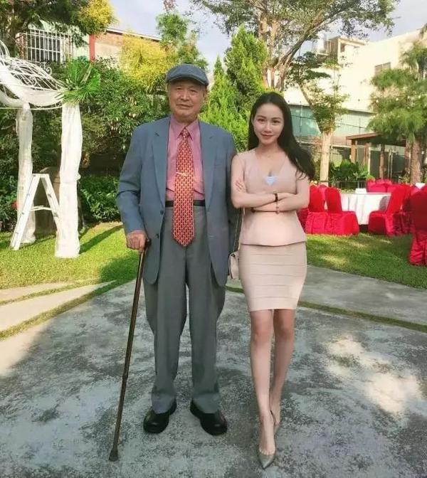 95后健身女神，美腿细腰马甲线不靠脸征服所有人！ Facebook-第32张