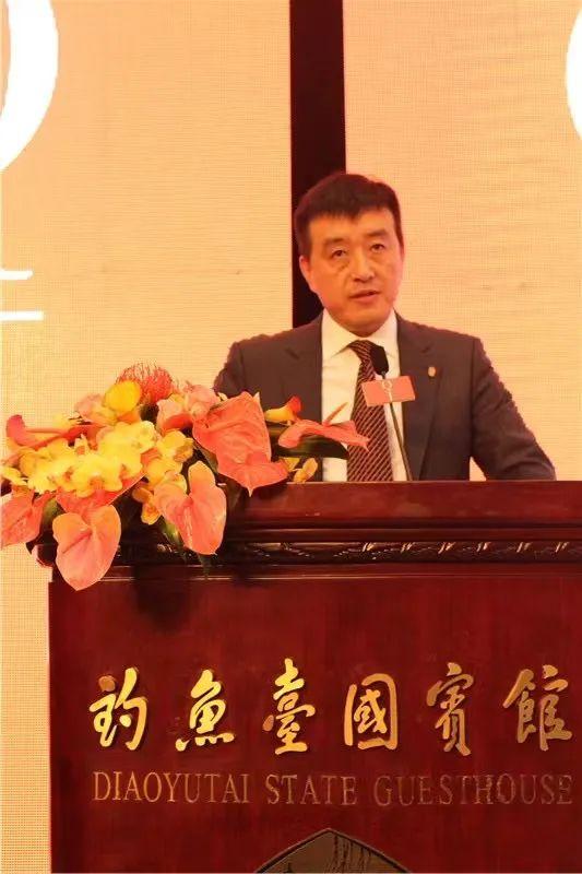 青岛中核元诚置业及青岛泰山房地产的实控人为地产商刘煜,此人颇为