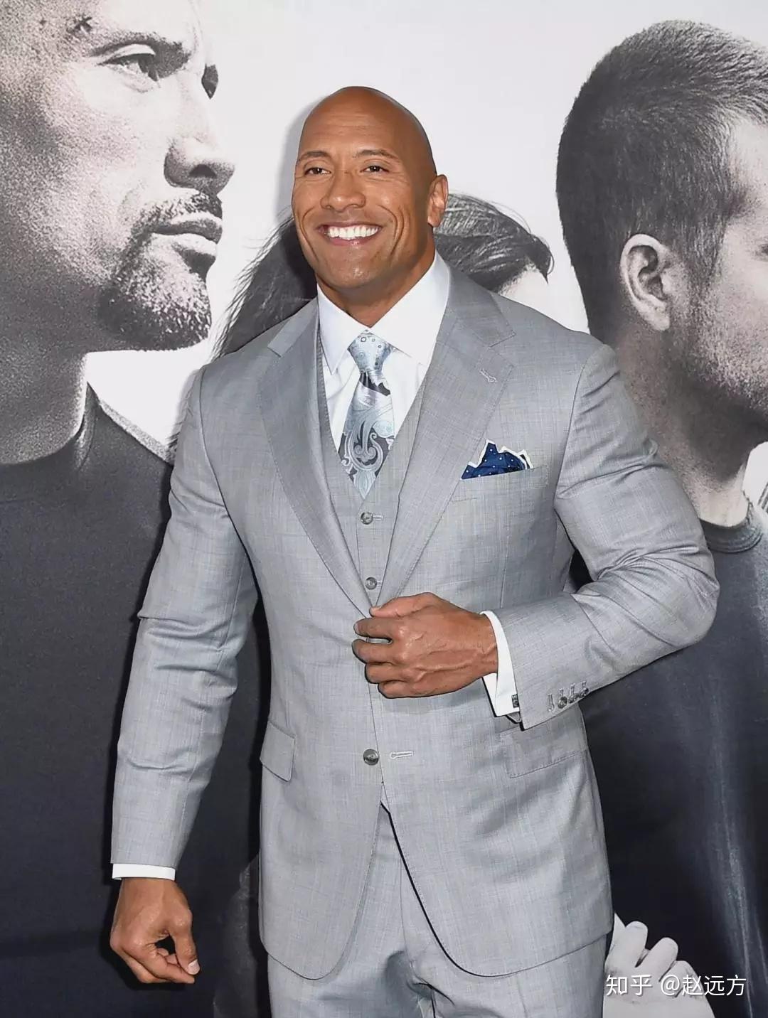 我可以负责任的说一定不是块头很大的肌肉男,也不是瘦子和胖子,最理想