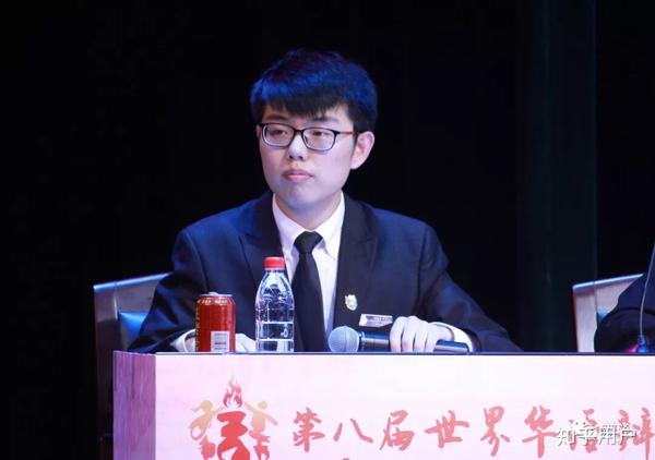 点名天大辩手于江浩  坐下必解扣子 起立必系扣子 谦谦公子 温润如玉