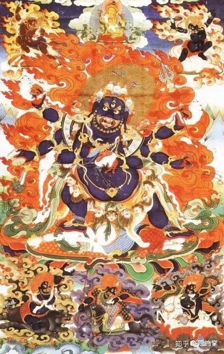 为调伏刚强众生而呈现忿怒相,本尊及眷属护法众除护持佛法外,依缘起多