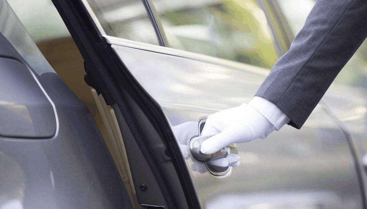 用力关车门,会不会伤车?原来如此