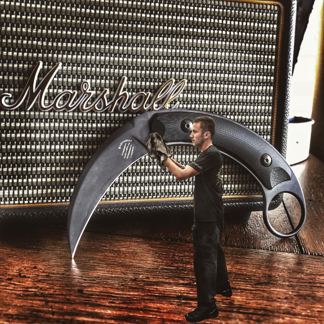 巴斯蒂内利卡琳爪刀足以在瞬息间划开喉咙的猛虎之爪