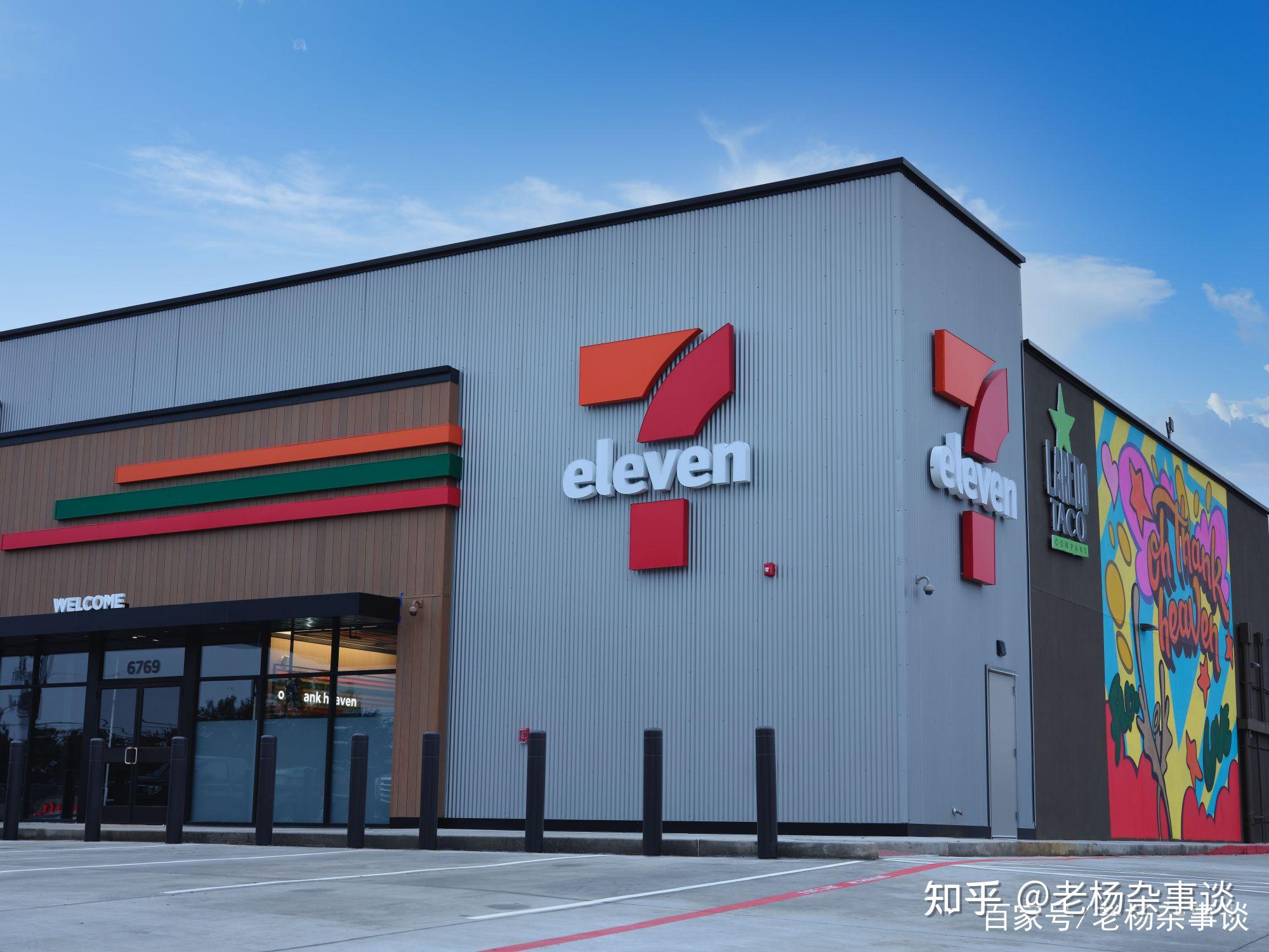 这家711店简直了硬生生的把自己打造成为游戏玩家们梦寐以求的场地