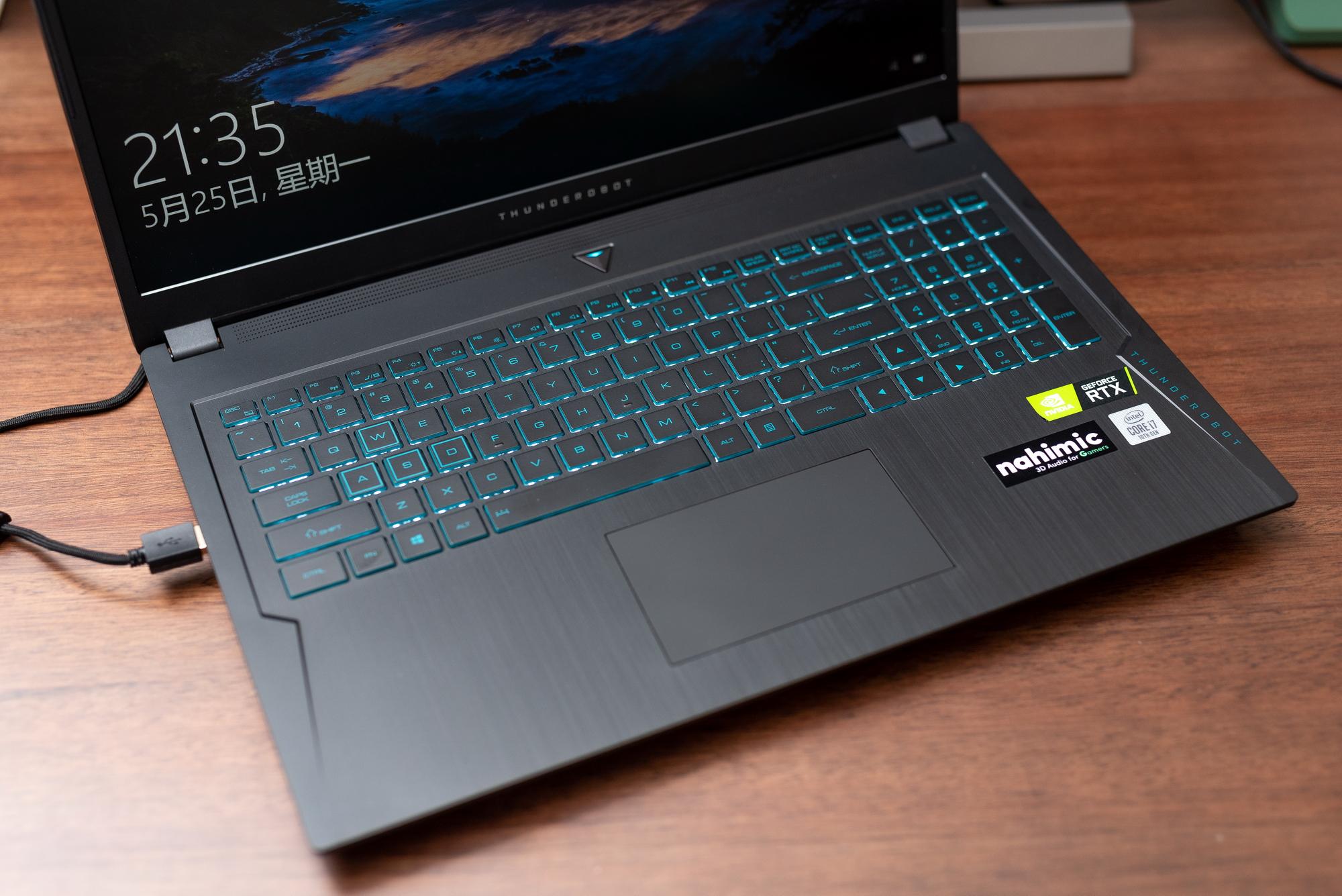 少见的166寸大屏游戏本雷神911绝地武士