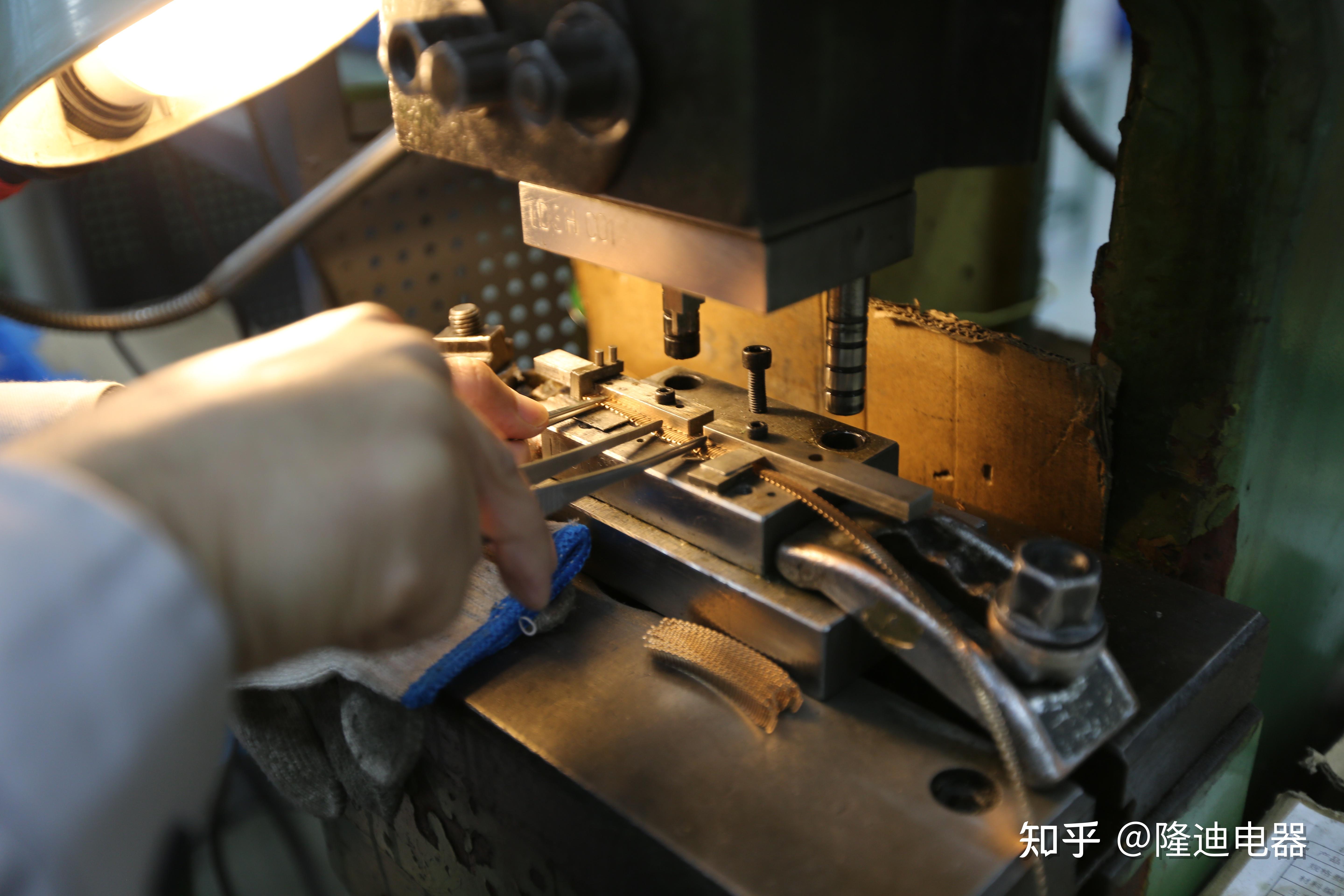 为什么冲压件加工会出现拉痕? - 知乎