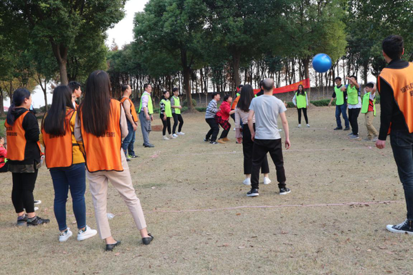 最新团队拓展游戏大全_团队拓展大全_简单团队拓展游戏大全