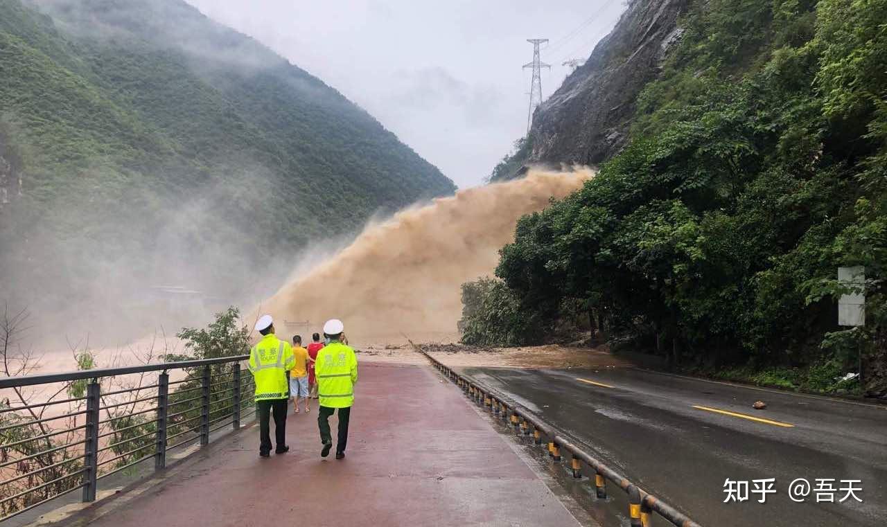 河南郑州遭遇千年一遇暴雨!城市内涝,山洪发生时,要如何自救?