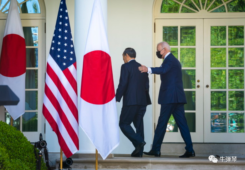 细节很意味深长!第一次见菅义伟,拜登特意戴了两只口罩