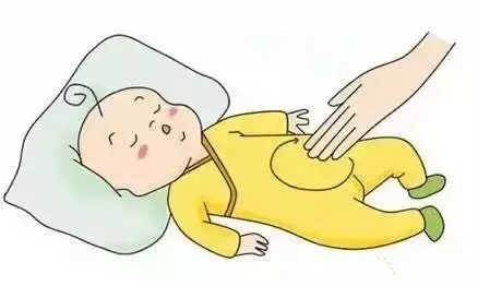 抚触按摩另外,平时可以多给在宝宝肚脐顺时针方向轻轻按摩,促进肠胃