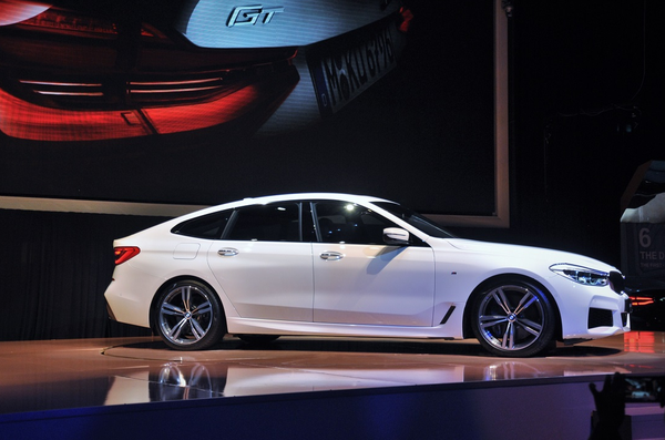 小姐姐买车被撩 这辆宝马630两年贬值万 网友 神反转 知乎