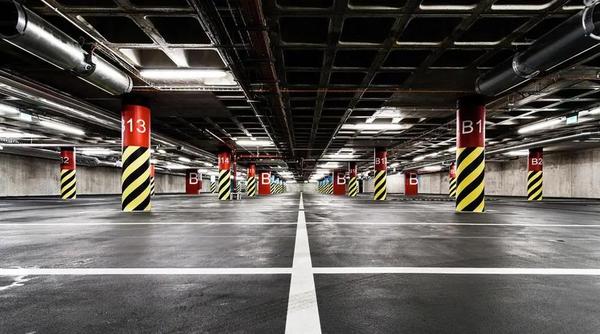 首层架空停车位