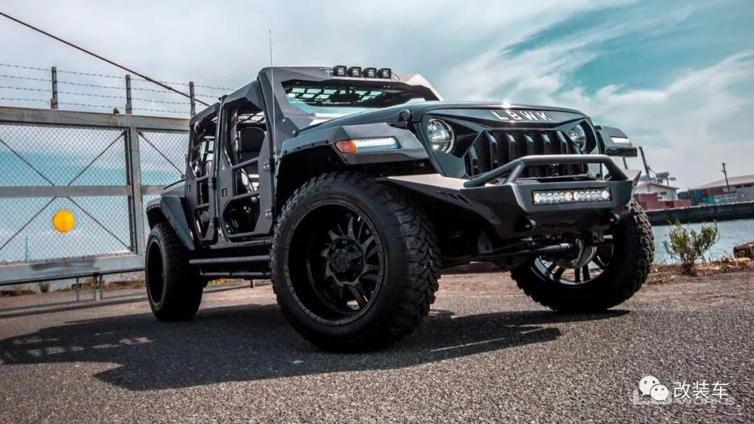 硬核到连车窗都省了libertywalk打造末日风jeep牧马人