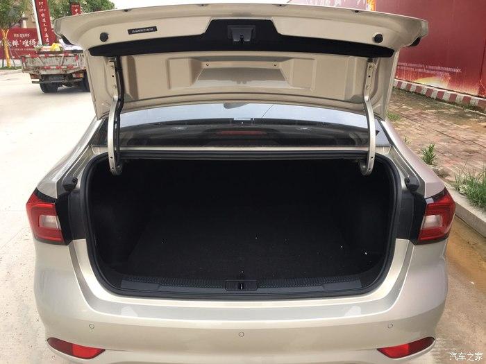 小型车的尾箱能有这么大,已经很值得期待了荣威i5的箭翎c位led大灯