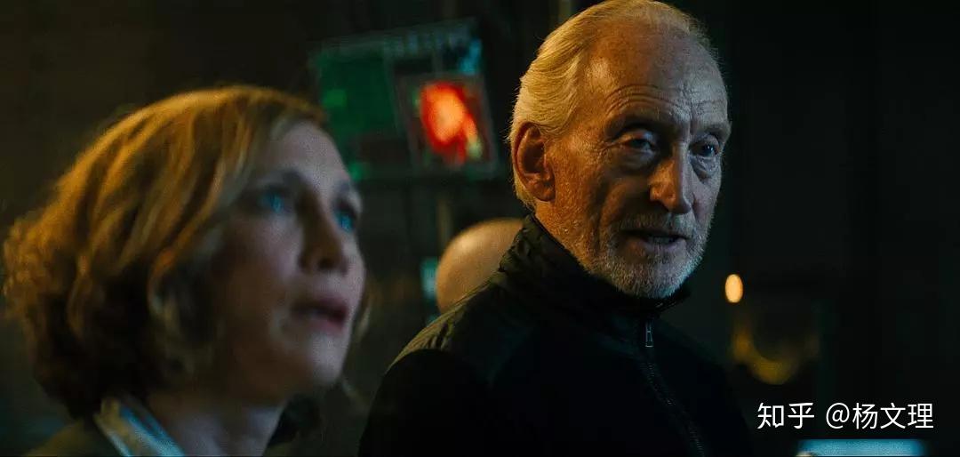 "泰温·兰尼斯特"以小女孩麦迪森的性命要挟爱玛·罗素博士配合他的