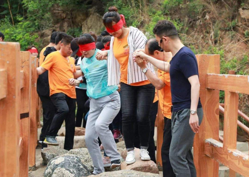 而今天,小编推荐给大家的办公室团建活动在工作之余,适当活跃下工作