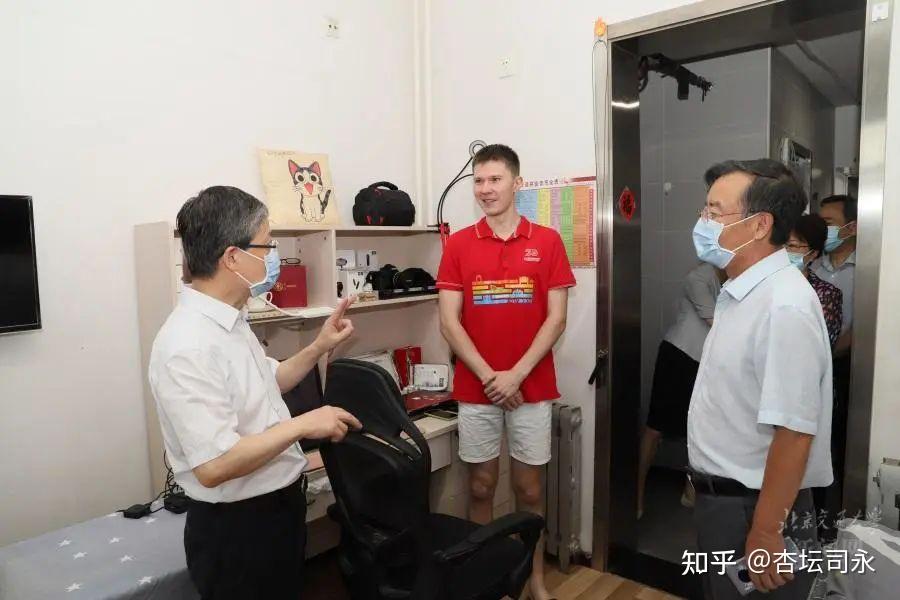 黄泰岩一行到国际教育学院调研检查指导工作